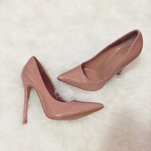 Nude pumps