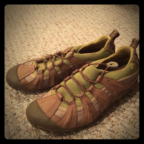 Merrell brown leather hiking sneaker