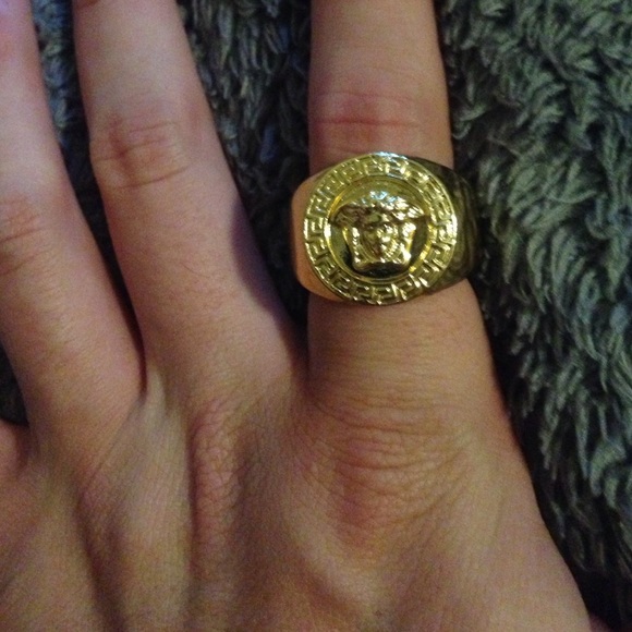 18 kt GP Versace Ring