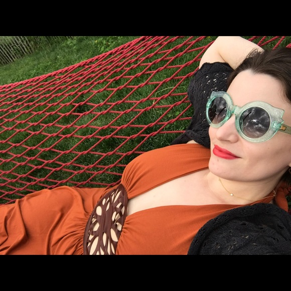 Meet your Posher, Lisa - Picture 2 of 3