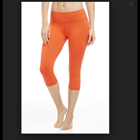 Fabletics Salar Crop Leggings