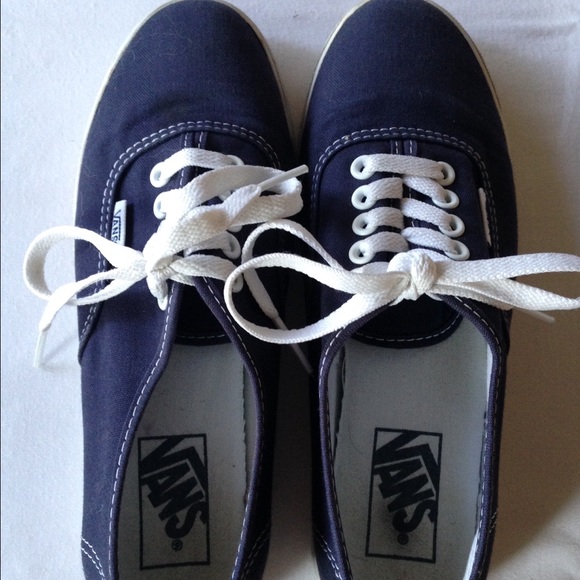 Girl style navy blue vans