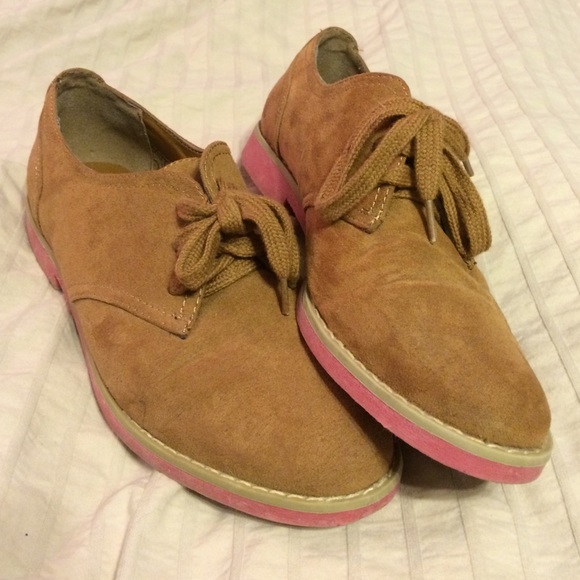 Tan oxford style, pink soles
