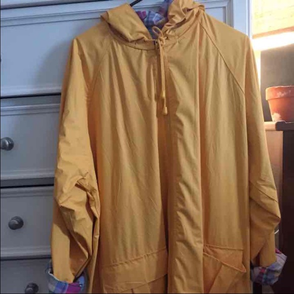 Outerwear - Yellow raincoat