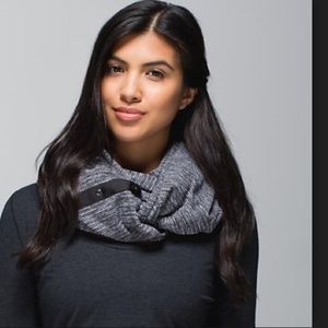 LuluLemon Vinyasa Scarf- like new!