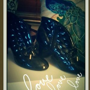 HOT IN HOLLYWOOD SHOEBOOTIES!!!