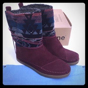 TOMS Moccasins