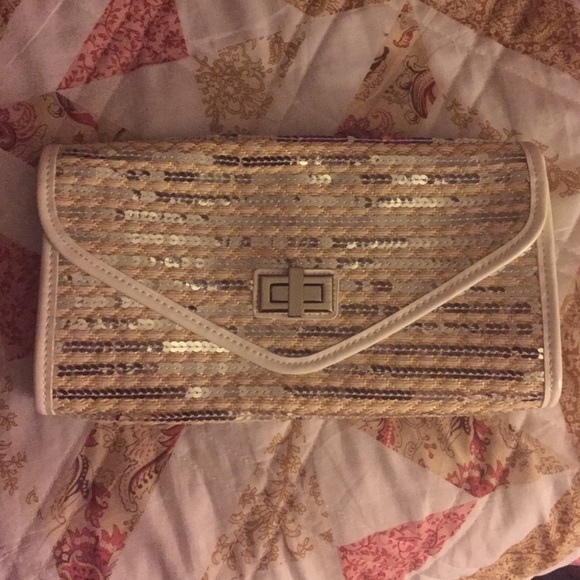 Silver and White Sequined Straw Clutch - Picture 1 of 3
