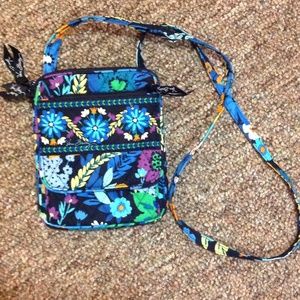 Vera Bradley print side bag- like new!