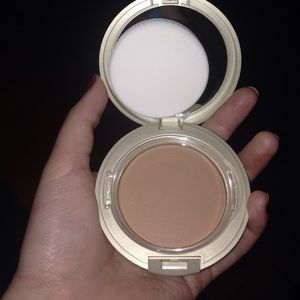 Stila perfectly poreless putty perfector