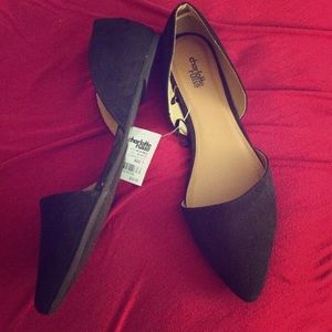 Black flats 👌🏼🐜🎩👠✔️New w/tag