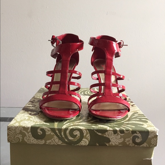 Red high heels - Picture 2 of 3