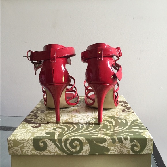 Red high heels - Picture 3 of 3