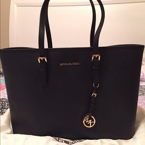 DO NOT BUY .....  FOR @POSHBELLA