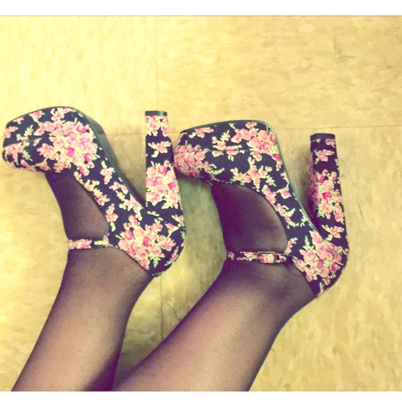 Forever 21 floral printed heels