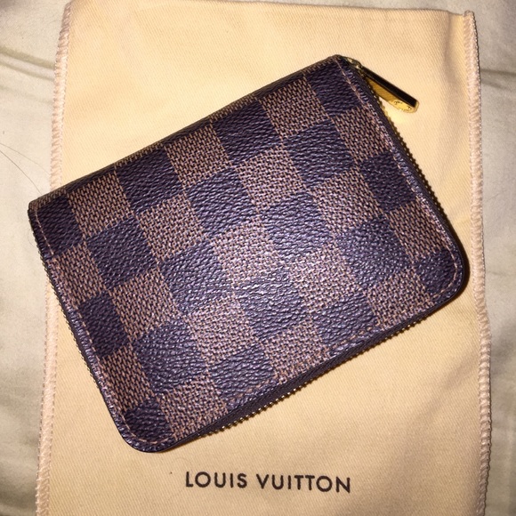 Literally like brand new LV zippy coin purse