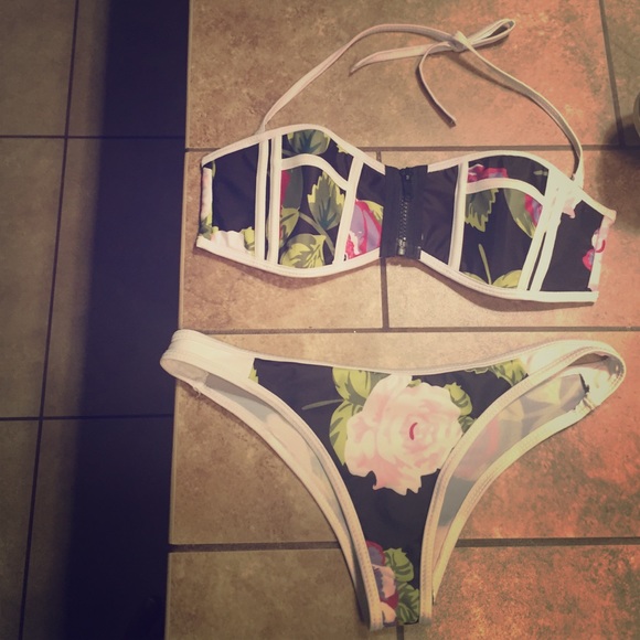 Other - New floral bikini