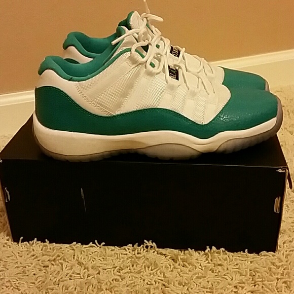 Retro 11 Lows Aqua size 7y ***TRADE ONLY*** - Picture 2 of 3