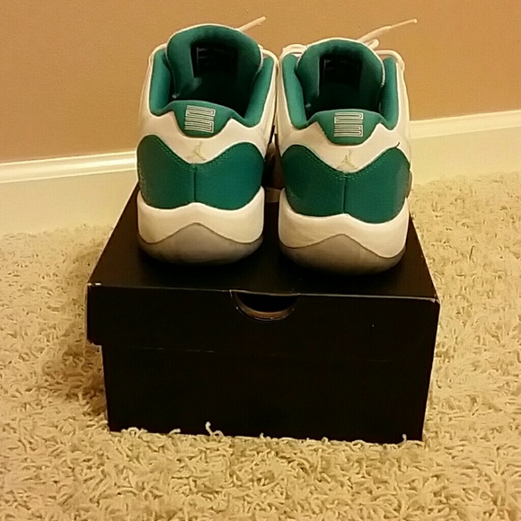 Retro 11 Lows Aqua size 7y ***TRADE ONLY*** - Picture 3 of 3