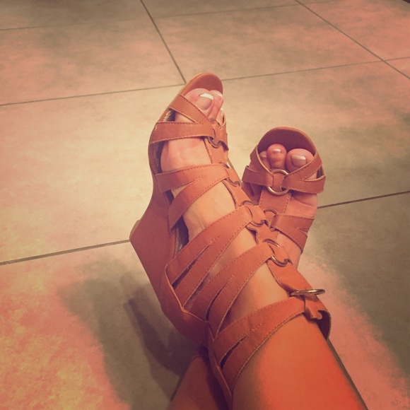 Shoes - Brown Gladiator sandals