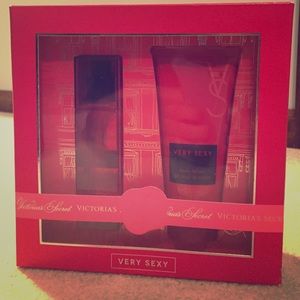 Very sexy perfume and lotion set!