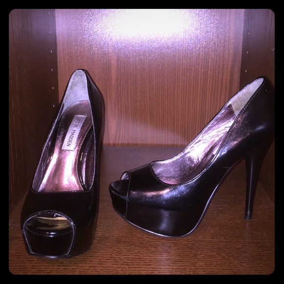 SEXY Steve Madden Patent Leather Pumps