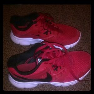 Nike running shoes for your kids ! 3.5