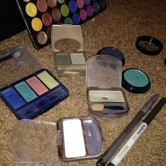 Eye shadow bundle 😍😍