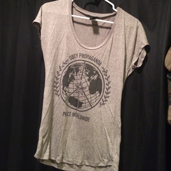 Tops - OBEY grey t