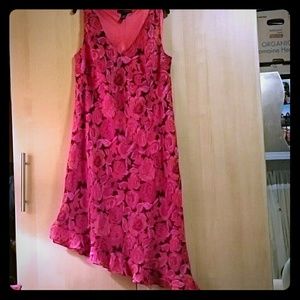 V neck dress perfect for a party or the office!