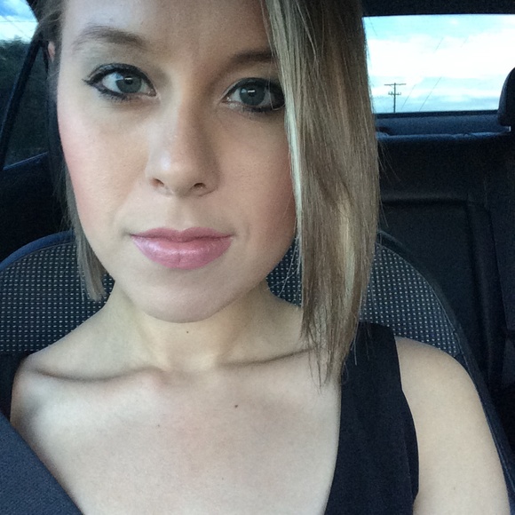 Meet your Posher, Jessica - Picture 1 of 1