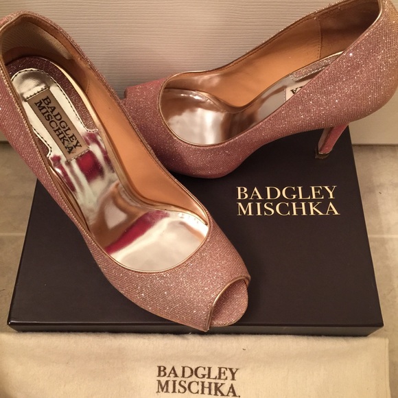 🌹Badgley Mischka Peep-Toe Heels!🌹