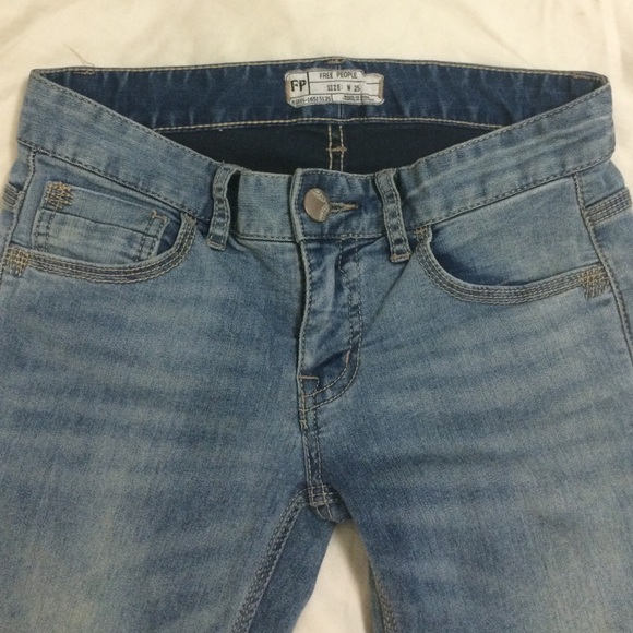 🎉 S O L D 🎉 Free People ankle light wash denim - Picture 3 of 4