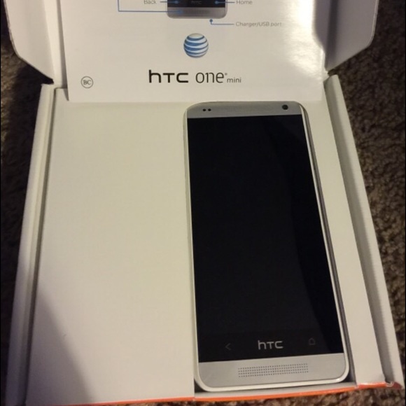 Brand new!! HTC one mini - Picture 1 of 3