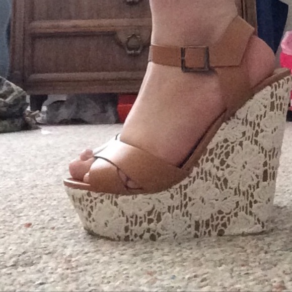 Sz. 8 crochet lace wedges