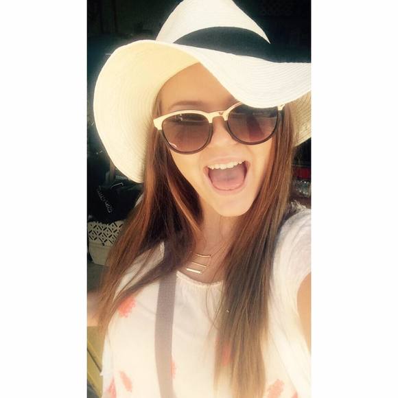 Meet your Posher, Hailey - Picture 1 of 1