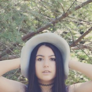 Meet your Posher, Alivia