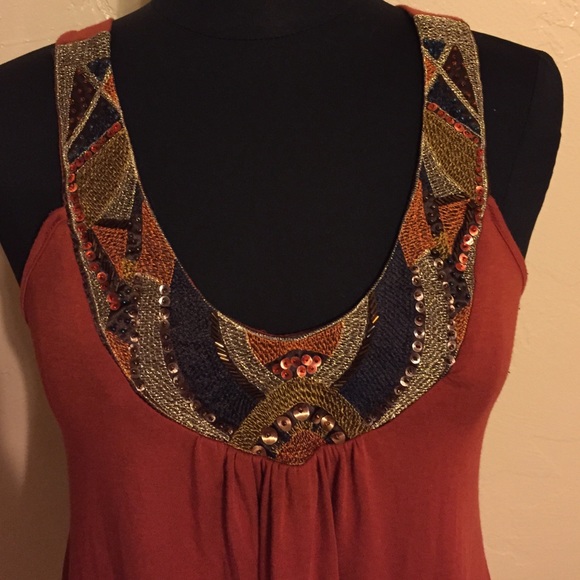 Beautiful Top - Picture 2 of 4