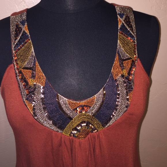 Beautiful Top - Picture 3 of 4