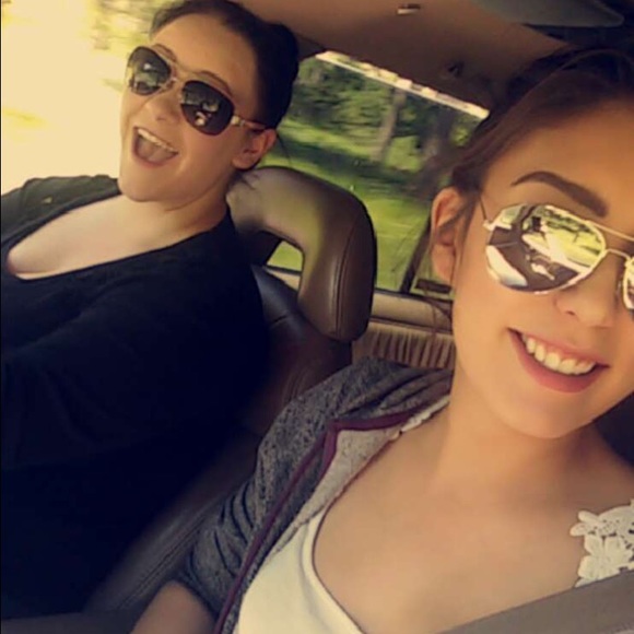 Meet your Posher, Ashley - Picture 1 of 1