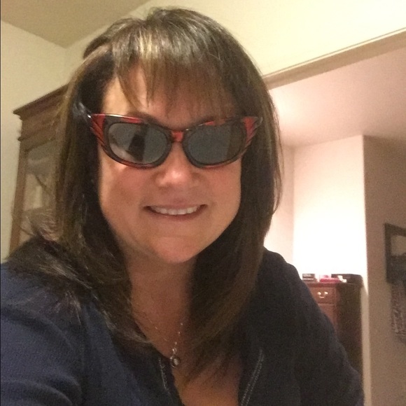 Meet your Posher, Jill - Picture 2 of 2