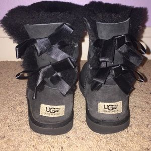 UGGS black Bailey bow