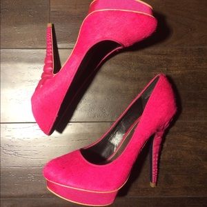 Pink pumps