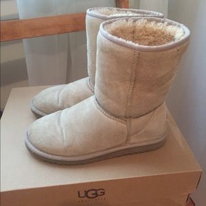 Tan Ugg boots