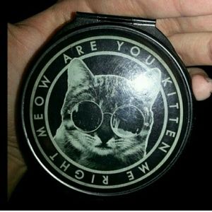 Cat compact mirror