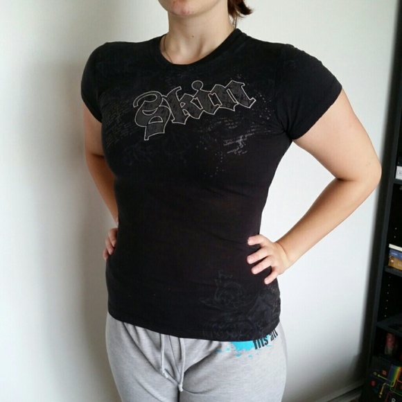 Short sleeve black graphic tee