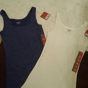 Purple tank top & white tank top