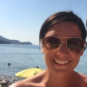 Meet your Posher, Laura