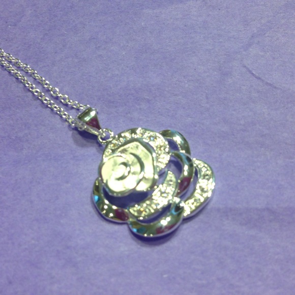 New 925 Sterling Silver Rose Necklace