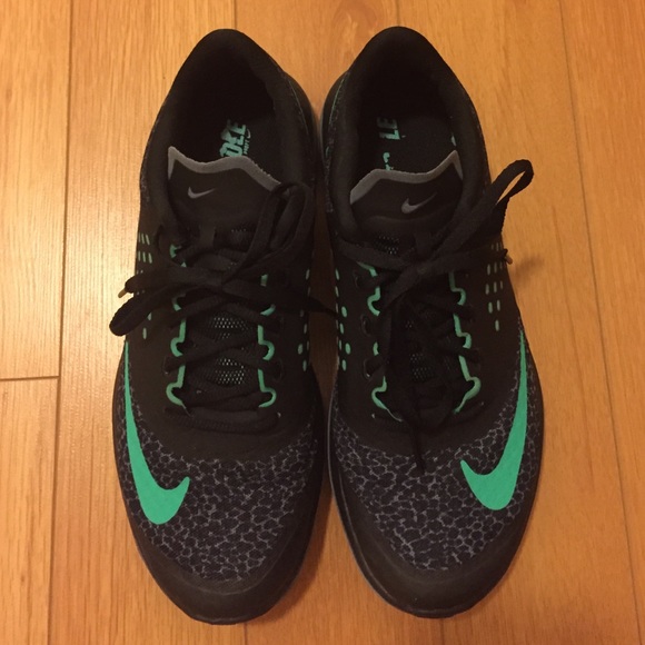 Size 7.5 Nike sneakers